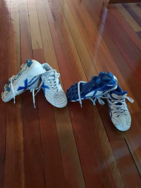2 x pairs of Kids rugby boots Size 1