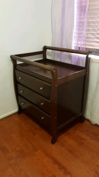 Baby change table / chest of drawers