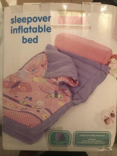 Sleeping bag - inflatable bed