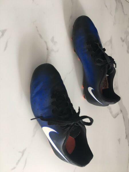 Nike Magista football / soccer boots 1Y US 13.5 UK