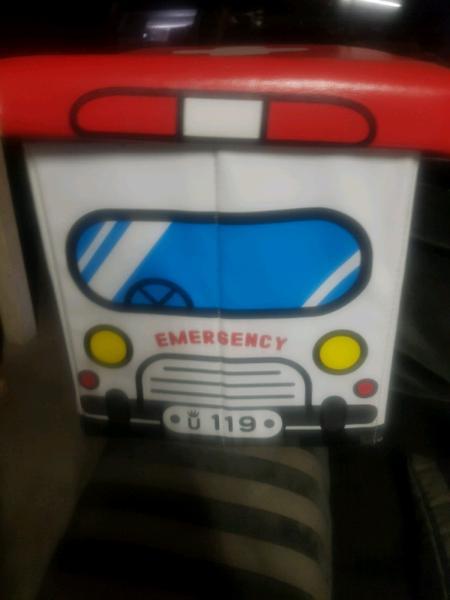 Ambulance collapsible storage box