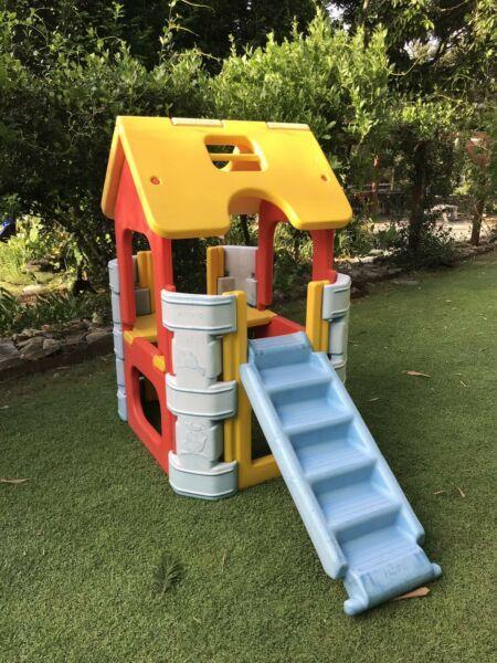 Kids outdoor playhouse/cubby