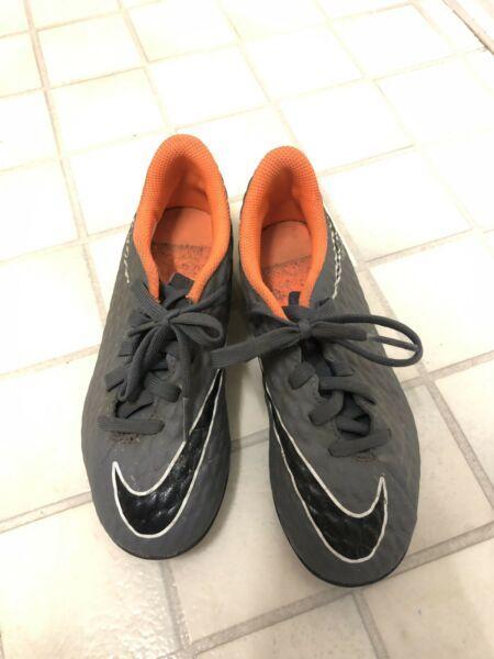 Nike soccer boots/shoes - US13C/UK12.5/EU31/19cm