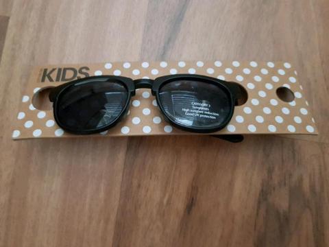 Brand new kids Sunglasses - Black or White frame