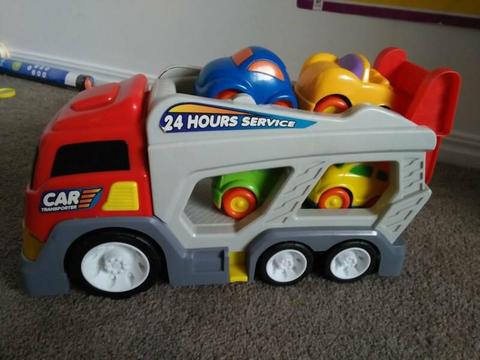 Toy towing truck