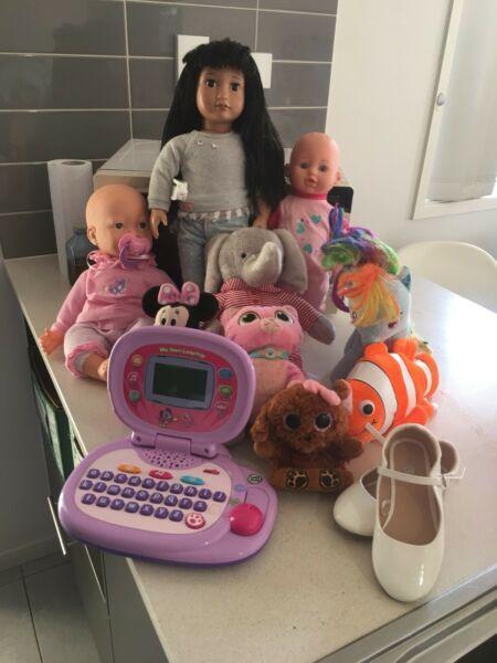 Kids toys and plushies (NEGOTIABLE)
