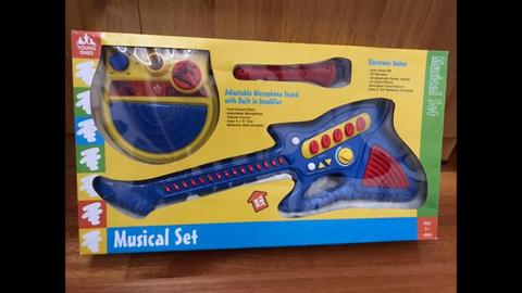 Kids electric guitar and microphone / amp with stand musical set