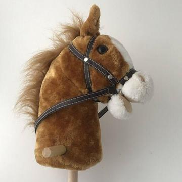 Kids' toy hobby horse, wooden pole & wheels, caramel plush