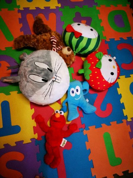 Bulk Hello Kitty, Buzz Bunny, Elmo Teddy Toys