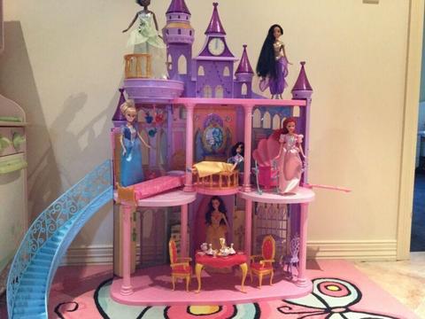 Disney Dolls House