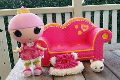 Lalaloopsy couch furniture, Trinket little sister, coat