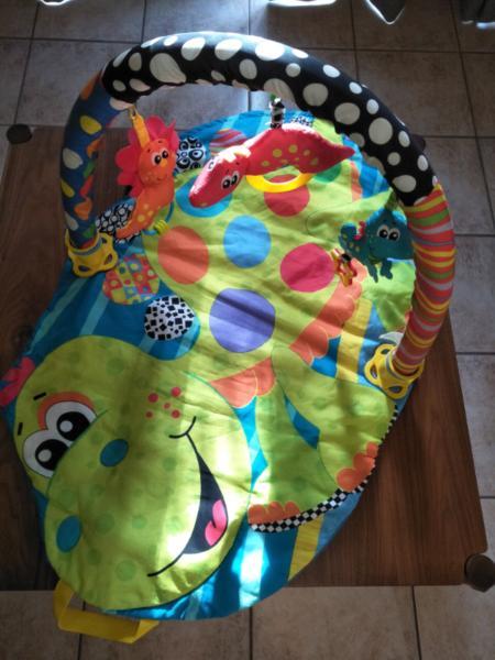 Playmat and tummy time mat