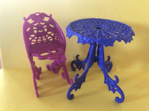 Monster High Travel Scaris Cafe Pink Skull CHAIR and purple table