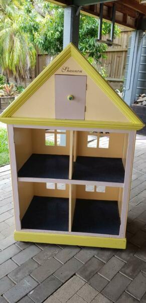 Vintage Children's doll house (1540 mm by 900mm)