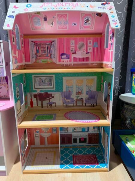 Childrens doll house