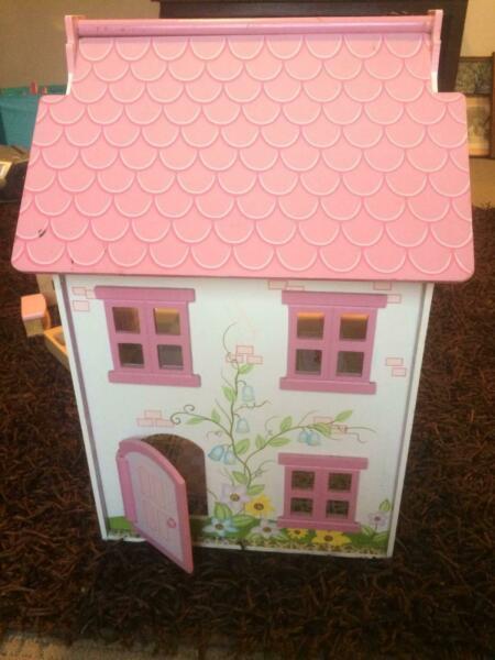 Dolls house and accessories