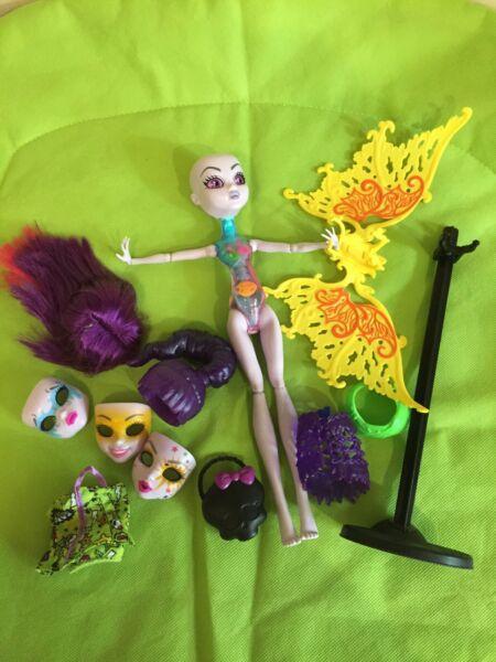 MONSTER HIGH Inner frights deluxe pack doll and accessories