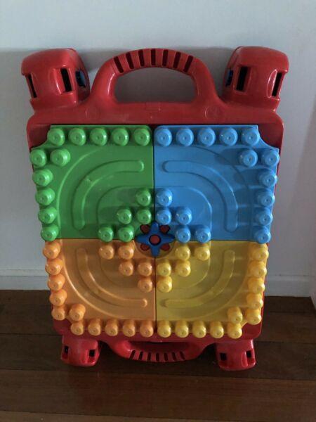 Foldable Duplo Construction Table with Duplo