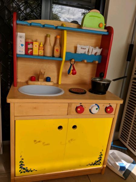 Play kitchen (wooden)