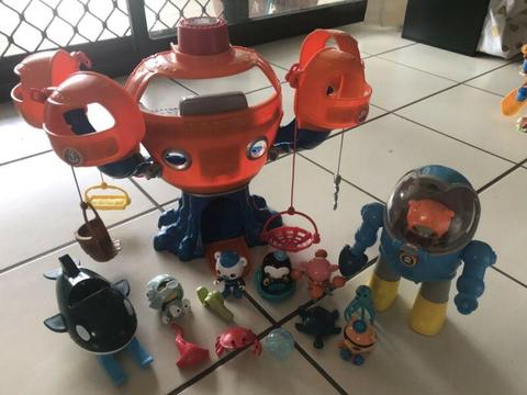Octonauts Octopod, robot, gup-o and crew
