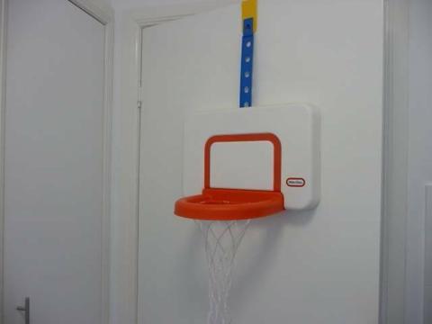 Attach n play - Little Tykes Basketball hoop/goal