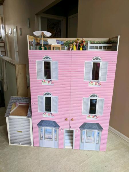 Dollhouse - 3 storey, roof deck & garage