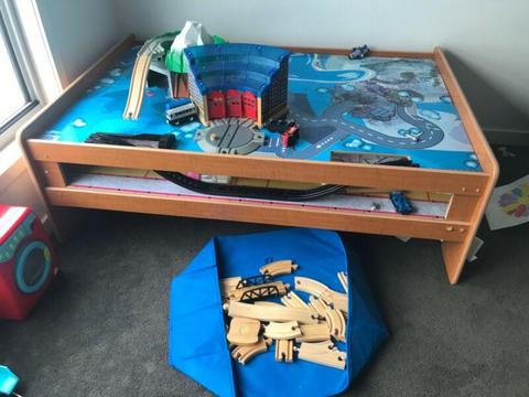Two level train set and play table