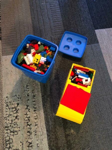 Lego with LEGO Super Scoop Parrot and Container