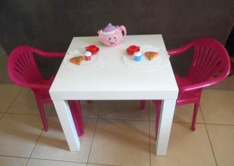 TABLE, CHAIRS & MUSICAL TEAPOT