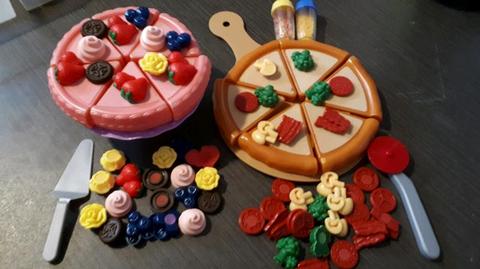 Play food cake and pizza