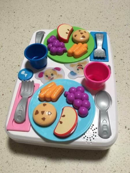 Fisher Price Laugh and Learn Say Please Snack set