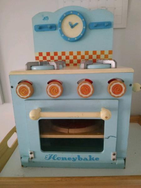 Play kitchen oven / stove