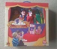 TABLE TOP PLASTIC PUPPET THEATRE PLAYSET (BRAND NEW)