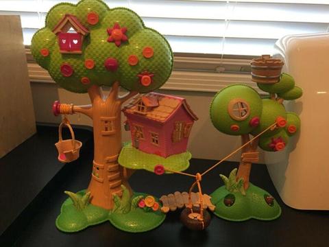 Lalaloopsy house and tree house plus furniture