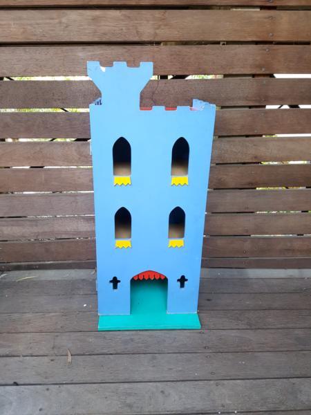 Dollhouse castle with 3 levels wooden