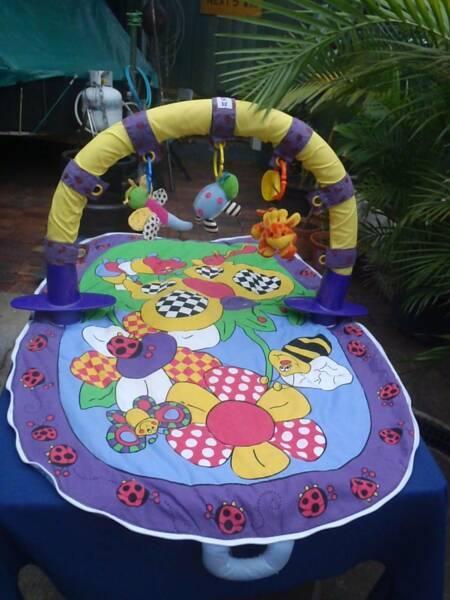 Baby's Foldable Floor Mat with Arch & Soft Toys