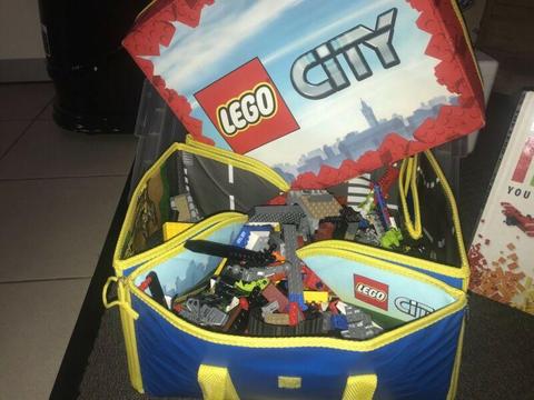 Lego City foldable mat (converts to carry case) INCLUDES LEGO