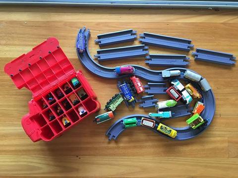 Chuggington trains and tracks bundle with carry case