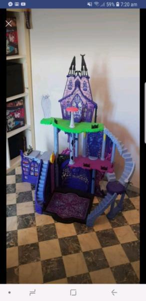 Monster high catacombs