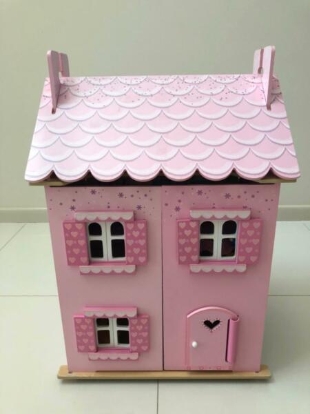 Le Toy Van dollhouse & furniture & accessories in EUC