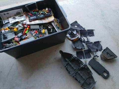 Huge box of Lego compatible blocks, Halo megablocks Ship
