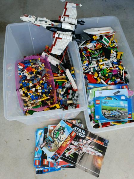Lego HUGE mixed lot. Thousands of pieces
