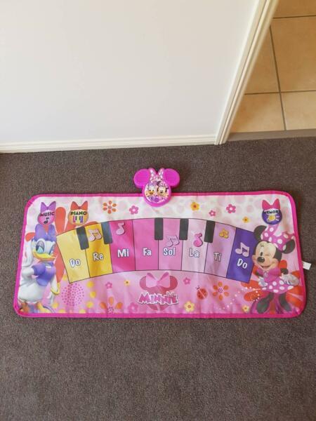 Minnie mouse piano mat