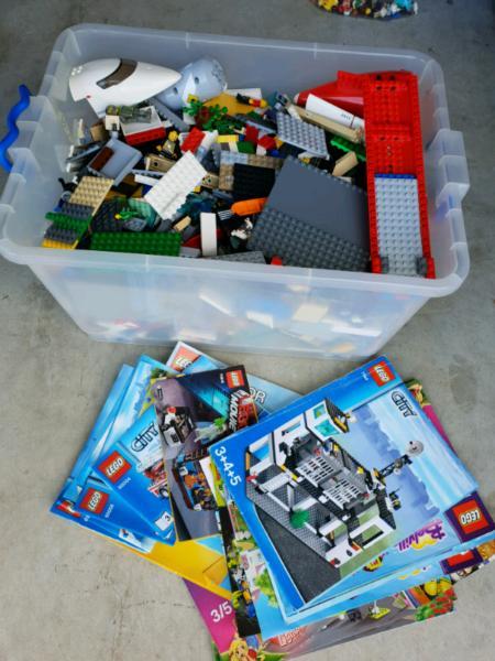Lego huge mixed lot inc, some booklets