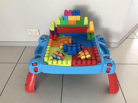 Duplo table with blocks