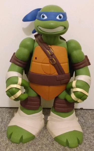 Teenage Mutant Ninja Turtles 24 inch Leonardo Giant Playset