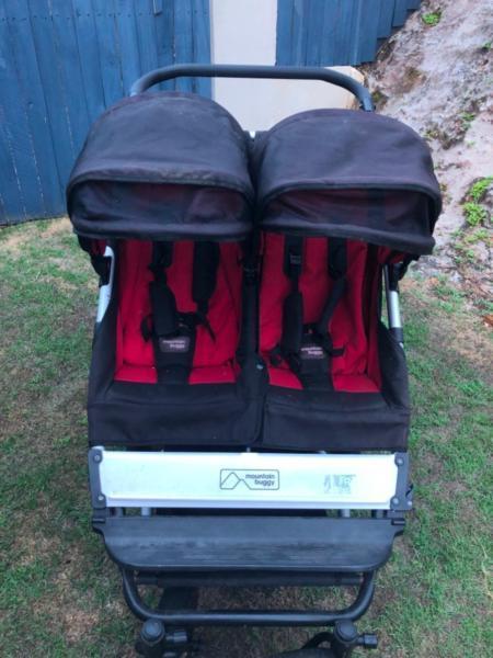 Mountain Buggy Duet in good condition