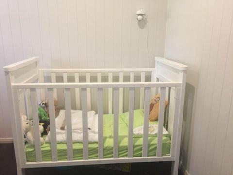 Mothers Choice wooden cot