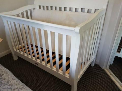Convertible cot/toddler bed
