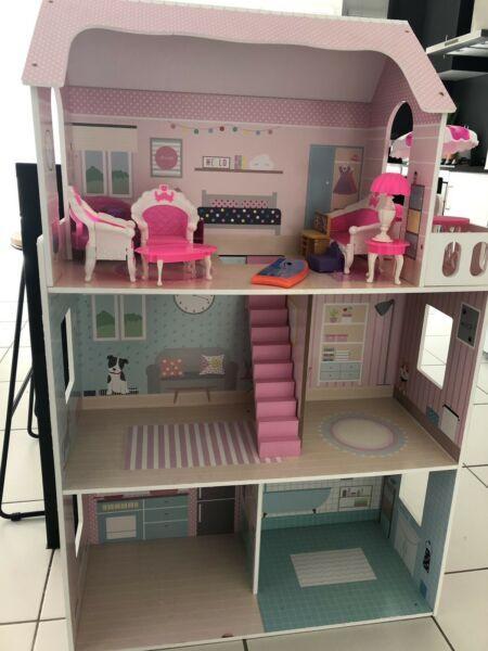 Dolls Barbie House